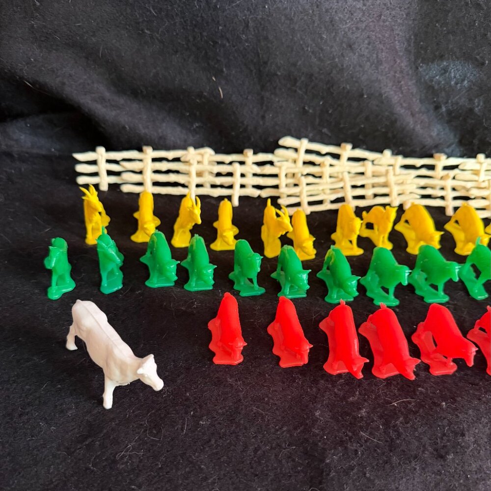 🎉Fall Sale🎉46 - Vintage Plastic Farm Animals/Fences - Picture 3 of 7